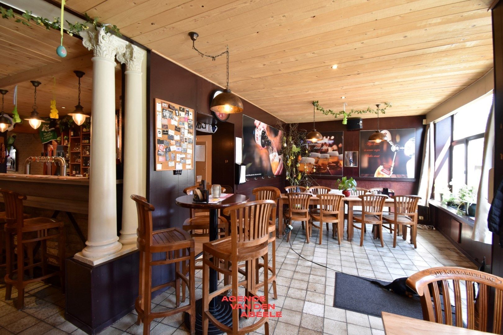 Handelspand bestaande uit eethuis met café en privé woonst foto 11