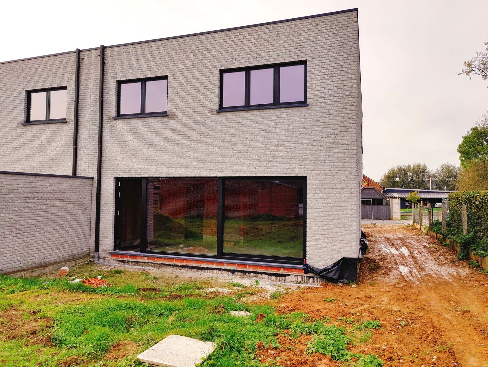 Energiezuinige halfopen nieuwbouwwoning foto 4