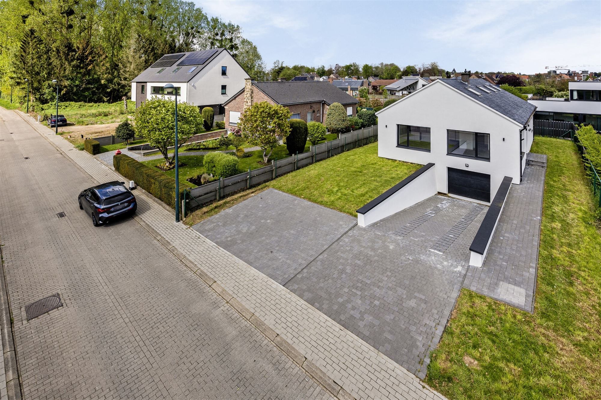 Gerenoveerde woning met 5 slaapkamers and 2 badkamers foto 1