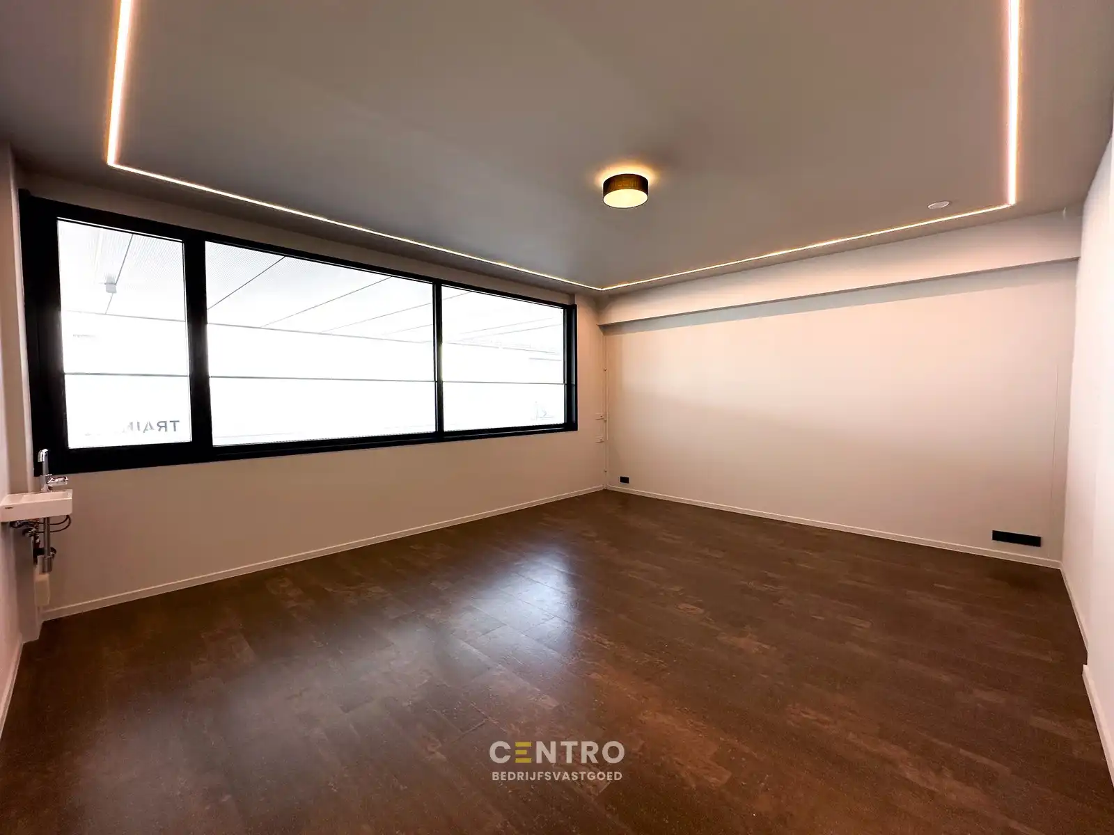 INSTAPKARE praktijkruimte met gemeenschappelijke faciliteiten (receptie, wachtzaal, parking,...) voor medisch of paramedisch beroep ! foto 9