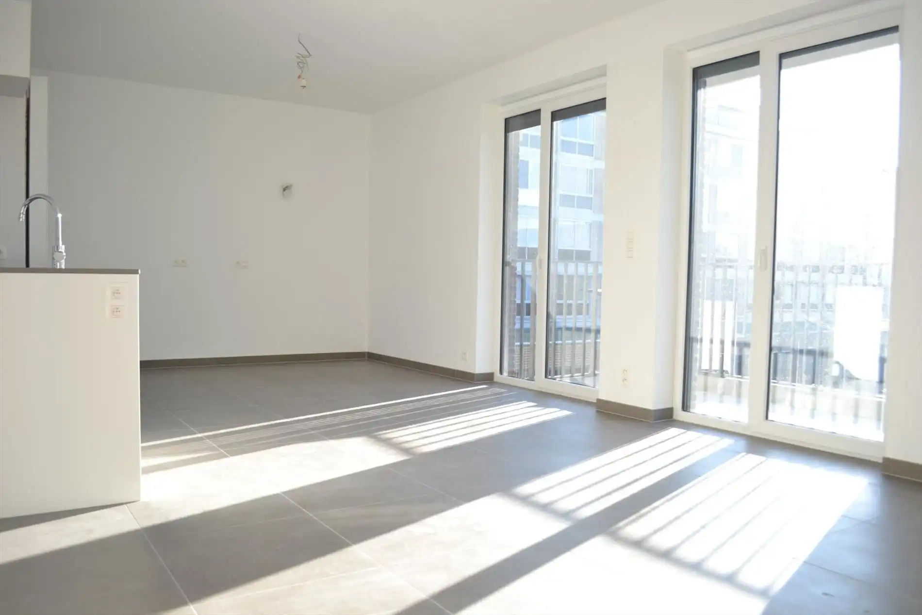 Recent appartement met 2 slaapkamers, 2 terrassen en garagebox te huur in Gullegem foto 5
