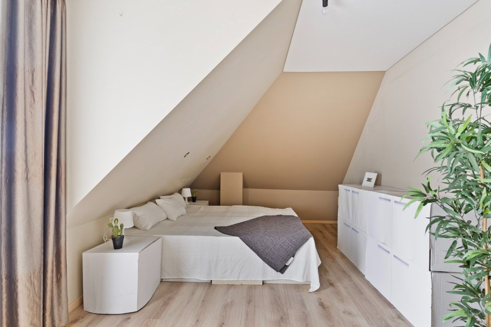 Topper : recente duplex met garage nabij centrum! foto 6