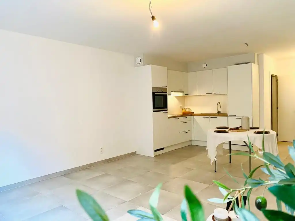 Appartement met 1 slaapkamer, terras met tuin en autostaanplaats foto 3