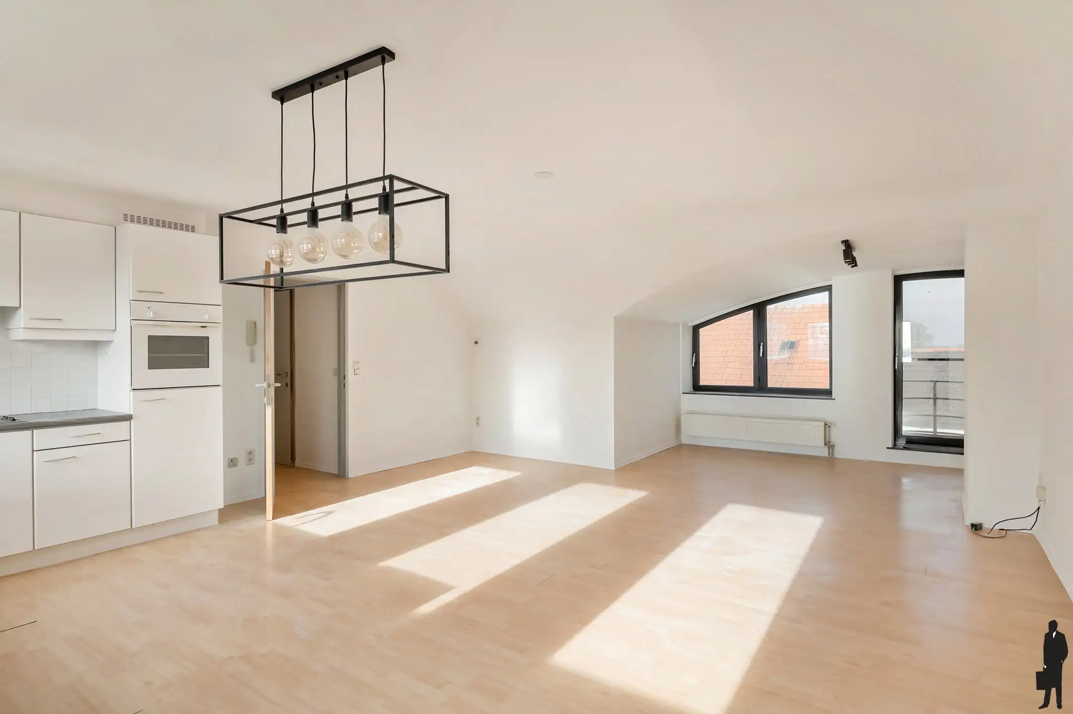 Lichtrijk dakappartement in het centrum van Nieuwmoer foto 2