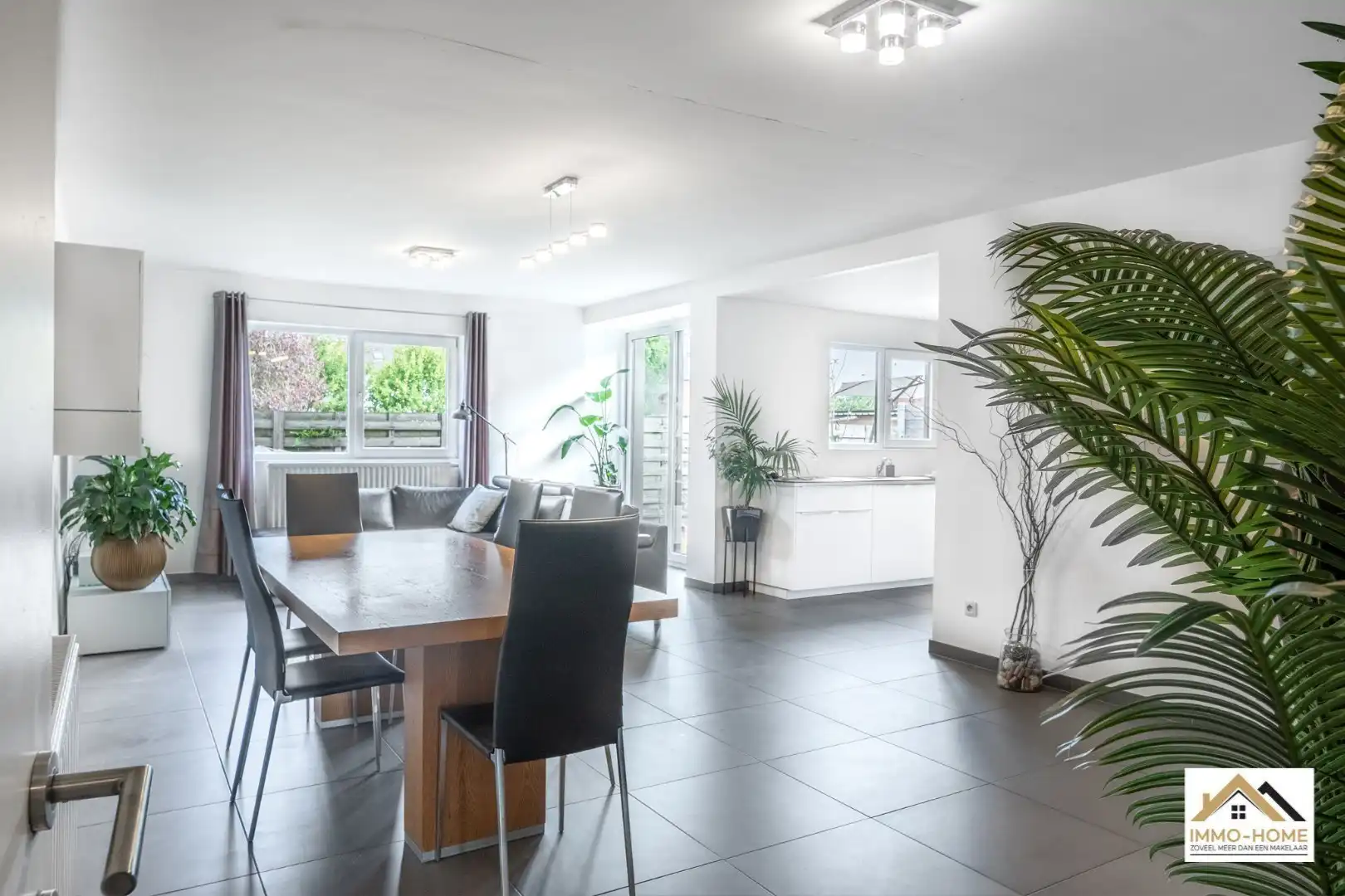 Gerenoveerde ruime woning nabij centrum van Lokeren foto 3