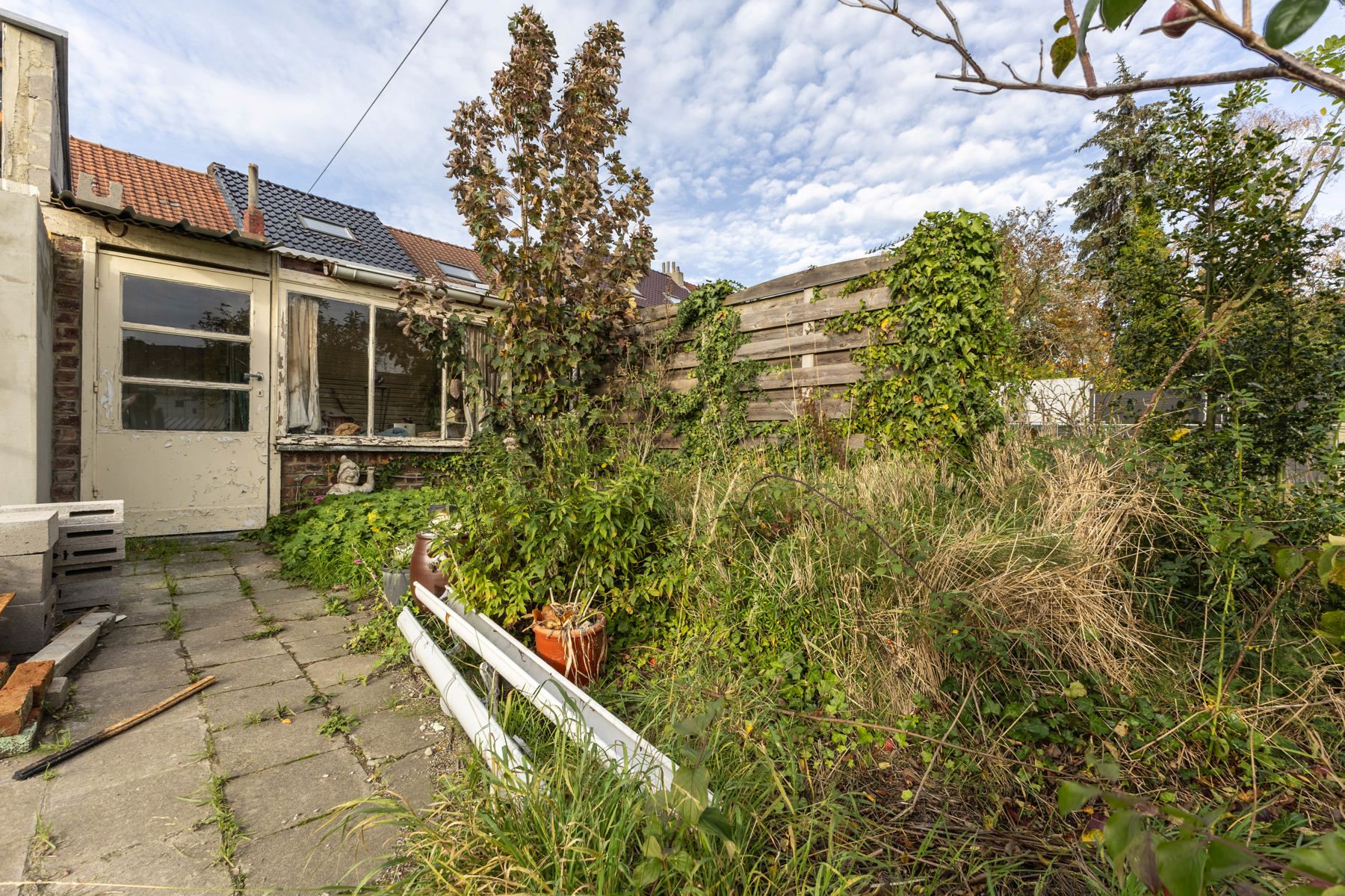 Te renoveren woning met tuin en garage foto 14
