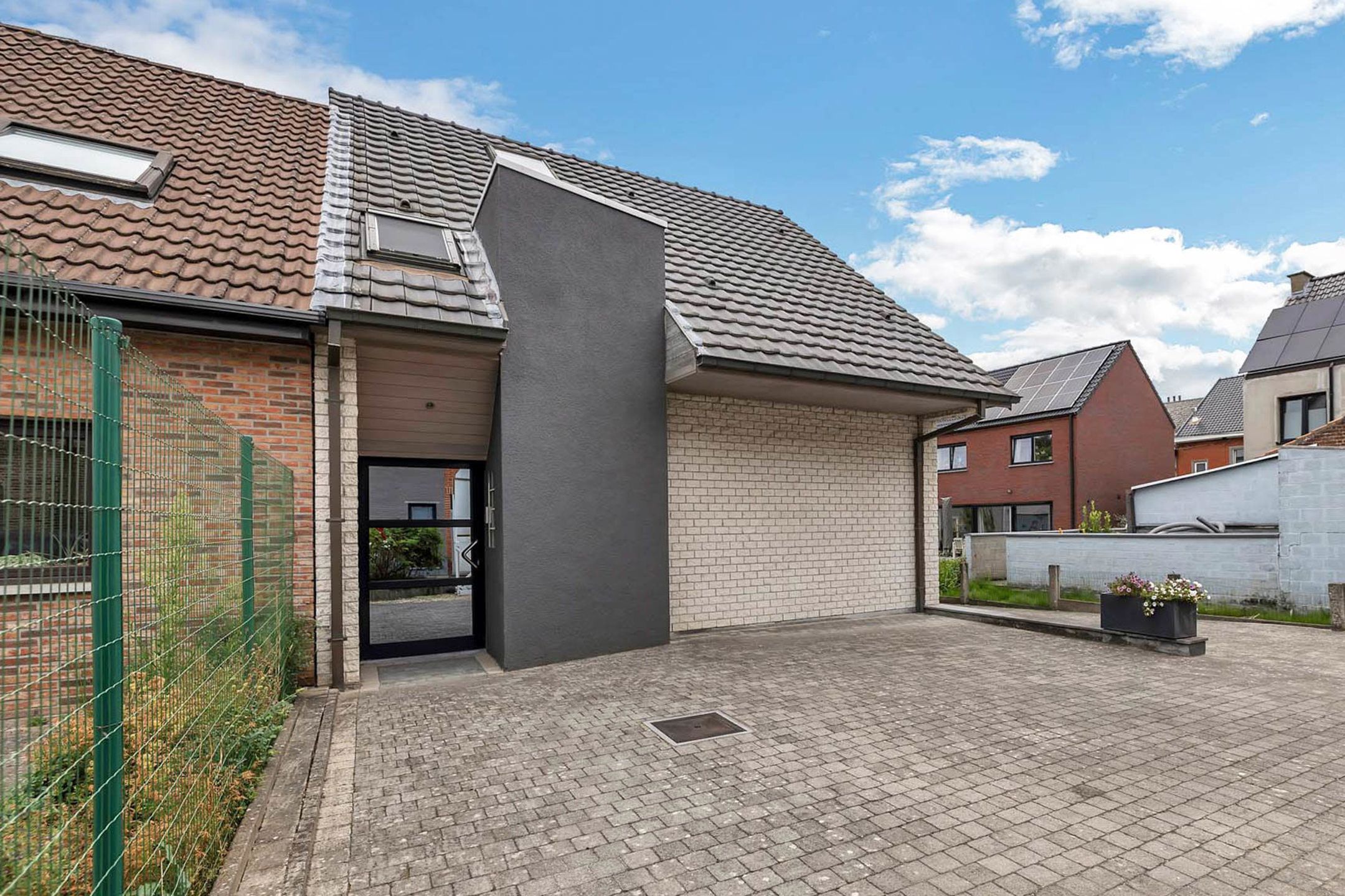 Gezellige, instapklare HOB met garage en tuin foto 2