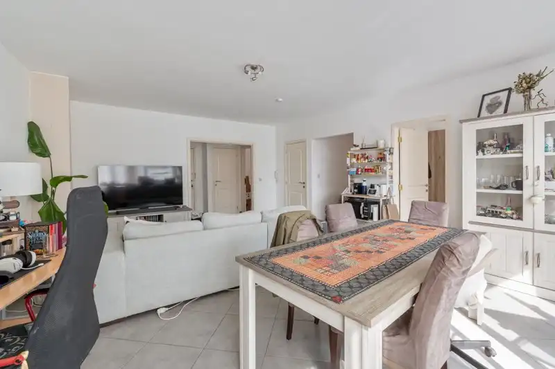Zeer goed gelegen appartement met 2 slaapkamers foto 5