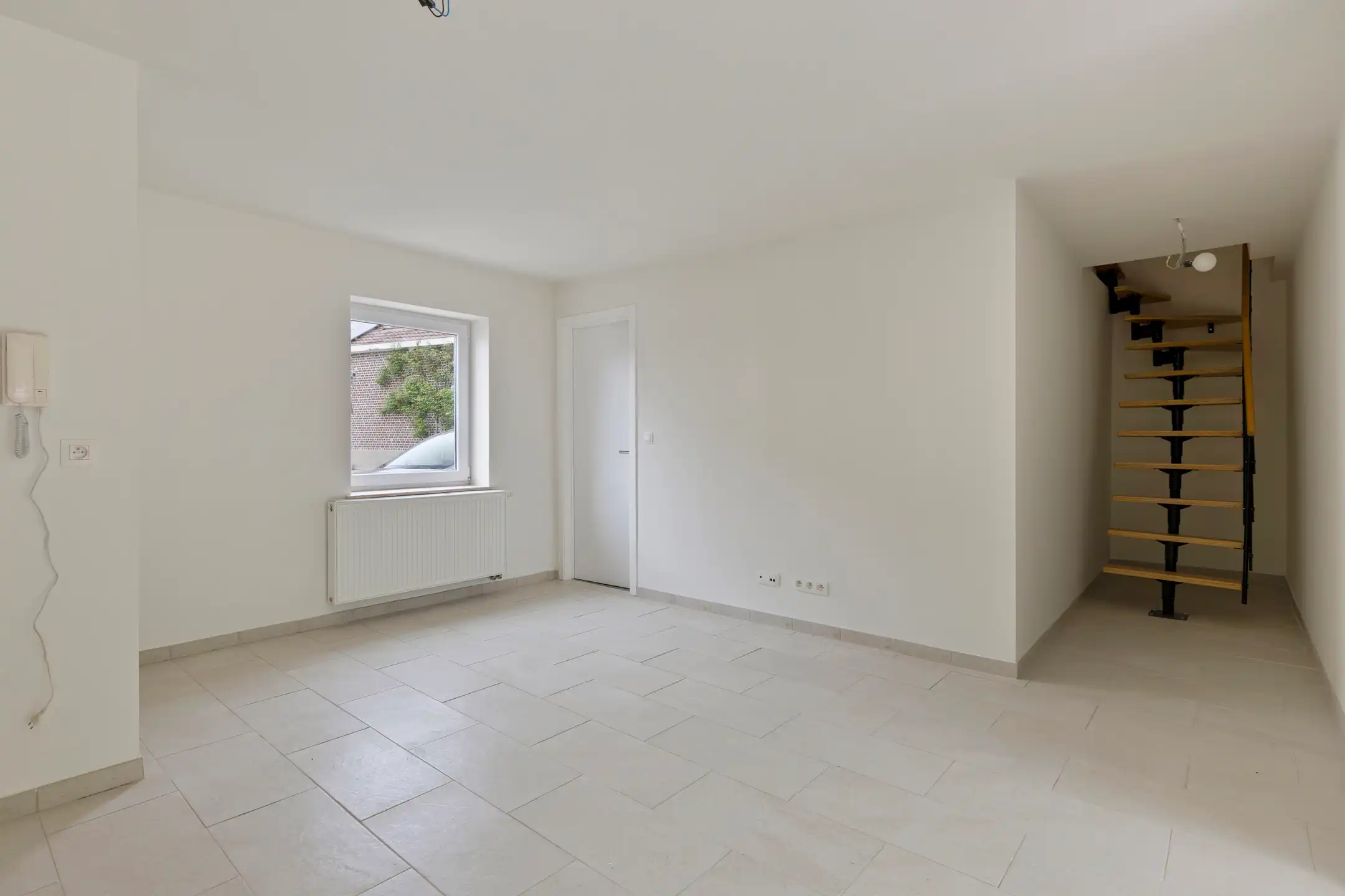 Volledig gerenoveerd gelijkvloers appartement met terras foto 3