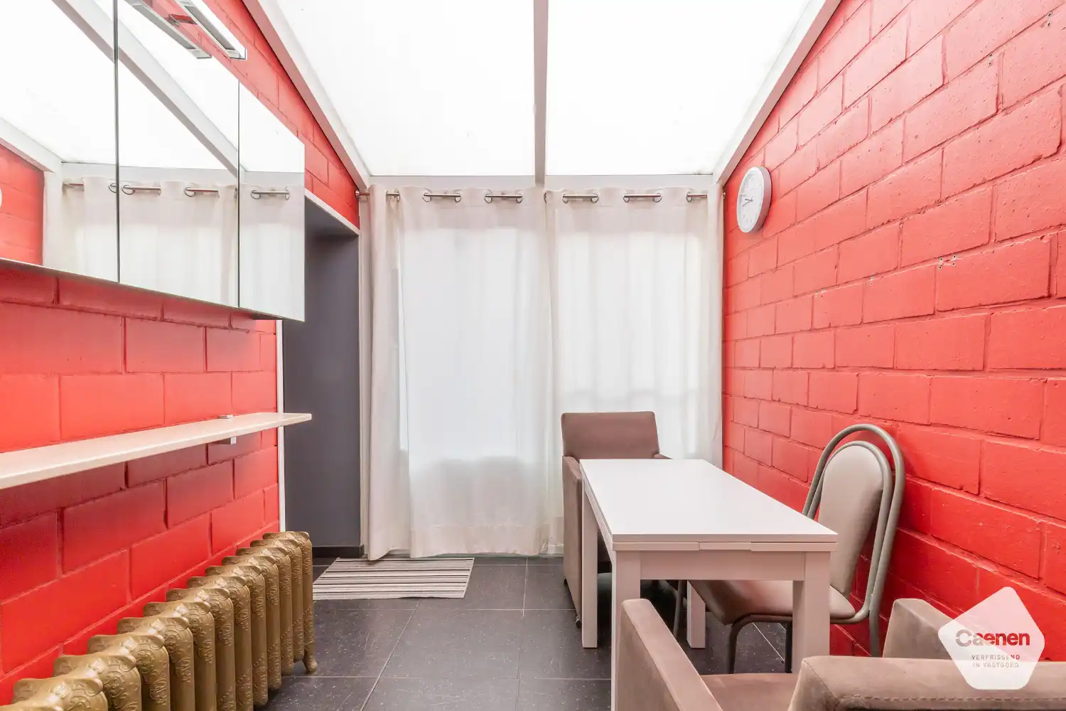 Ruime stadswoning met 3 slaapkamers en gezellige koer foto 9