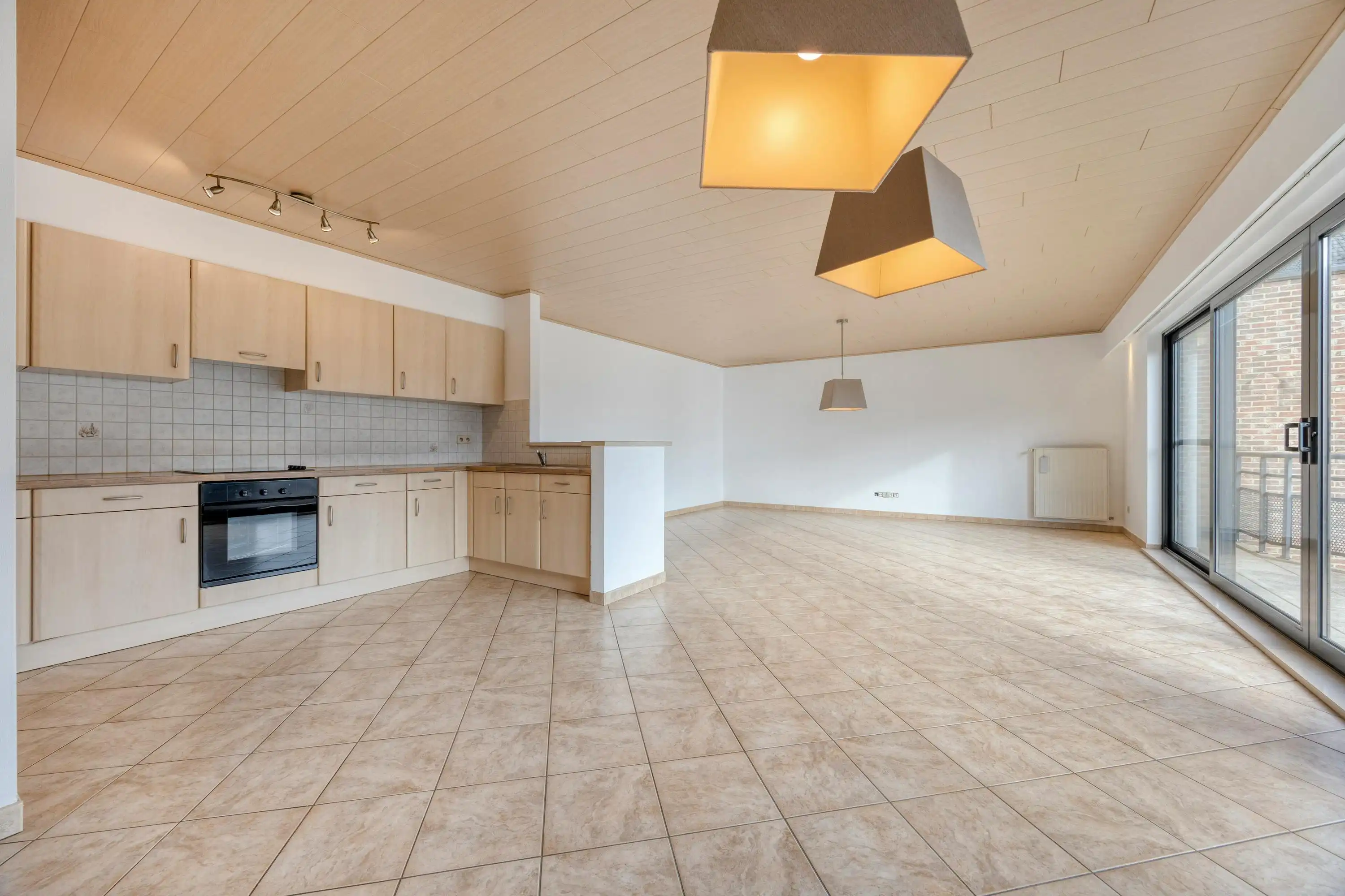 Ruim appartement op een rustige locatie nabij het centrum van Hasselt met garagebox foto 2
