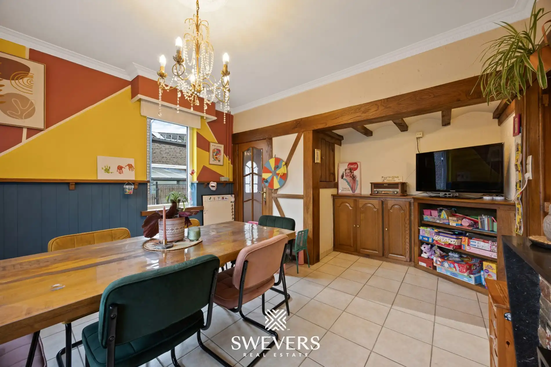 Open bebouwing met 3 slaapkamers en garage in rustige straat foto 9