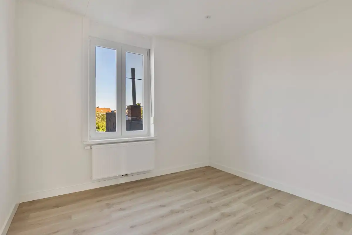 Gerenoveerde woning met 3 slaapkamers! foto 11