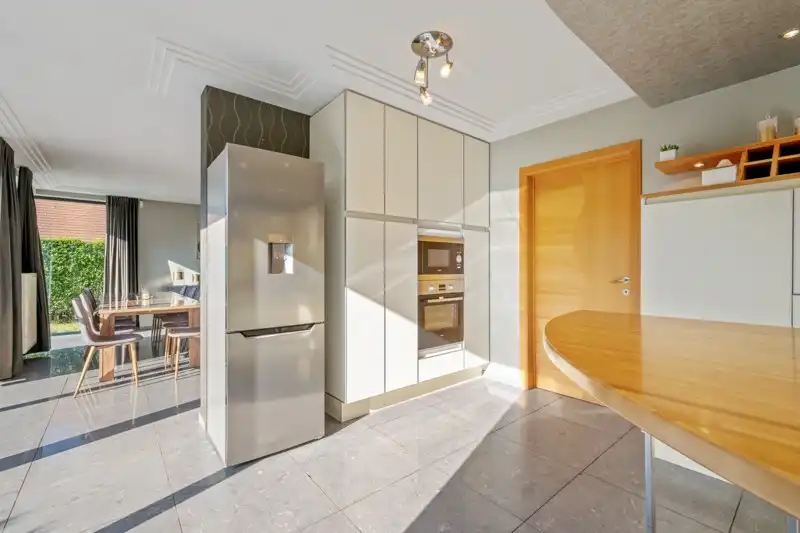 Ruime villa met zwembad  foto 10