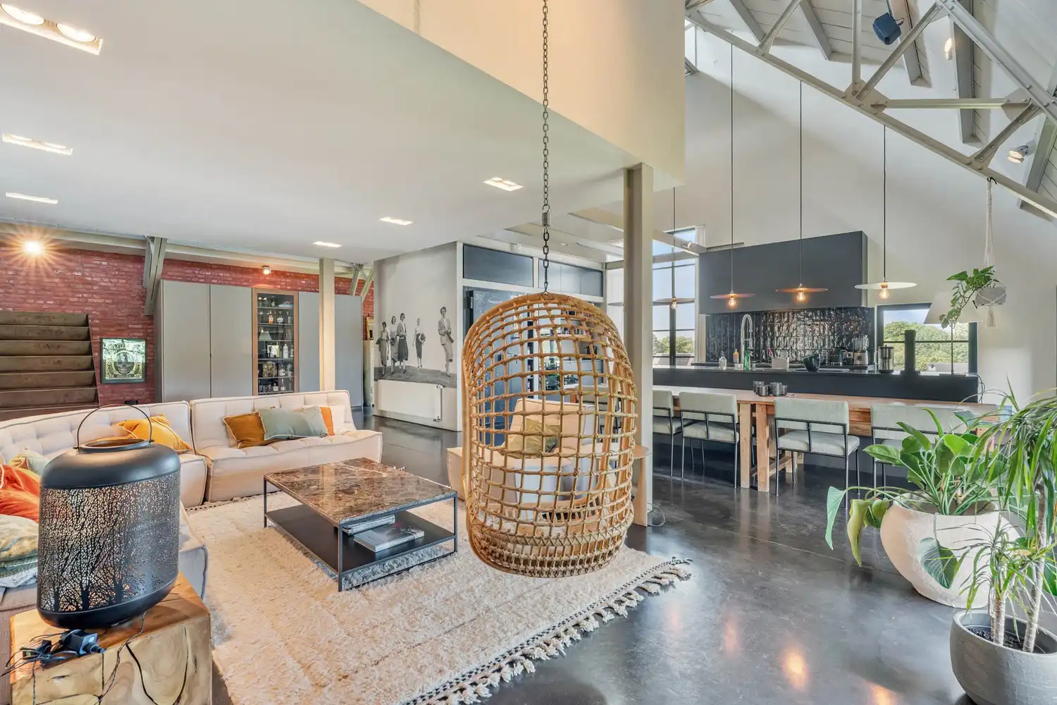 Unieke industriële loft van 240 m² met panoramisch dakterras van 96 m², jacuzzi en sauna foto 6
