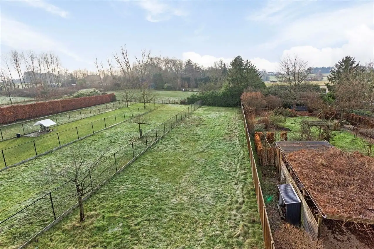 Instapklare nieuwbouwwoning op ruim perceel met 3 slk foto 3