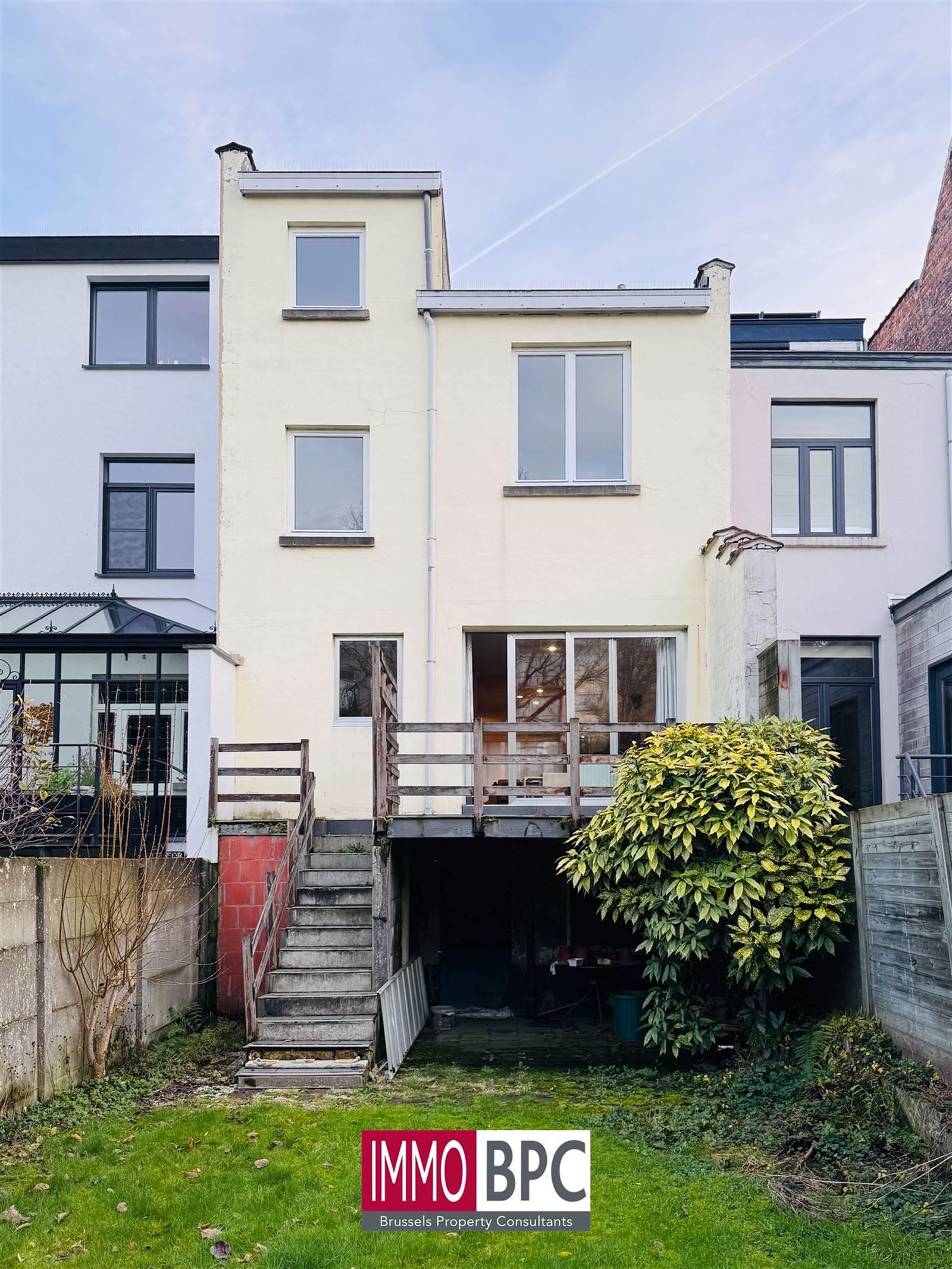 Karaktervol woning met 5 slaapkamers , tuin en garage  foto 4