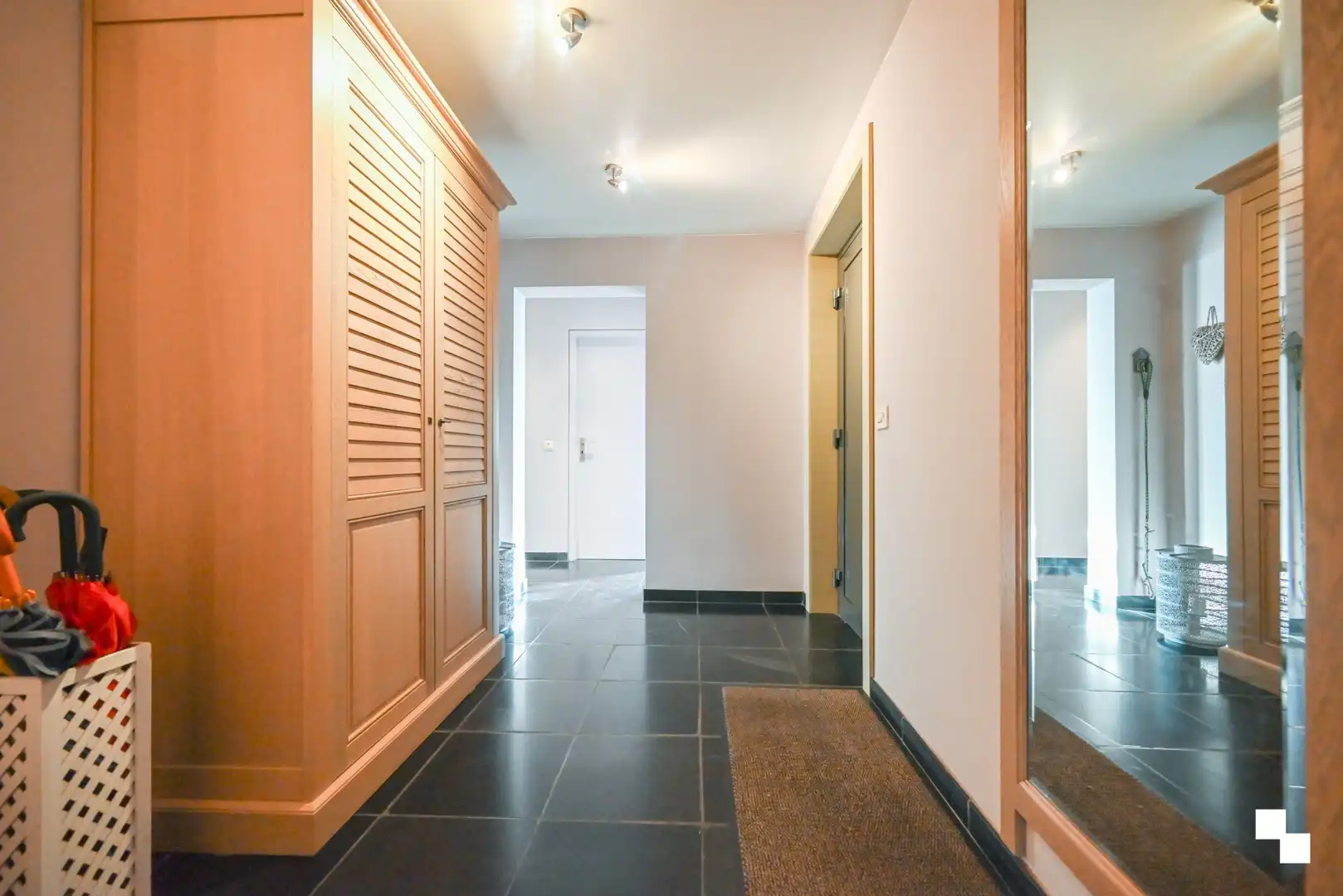 Karaktervolle woning met handelsruimte nabij het centrum van Izegem foto 6