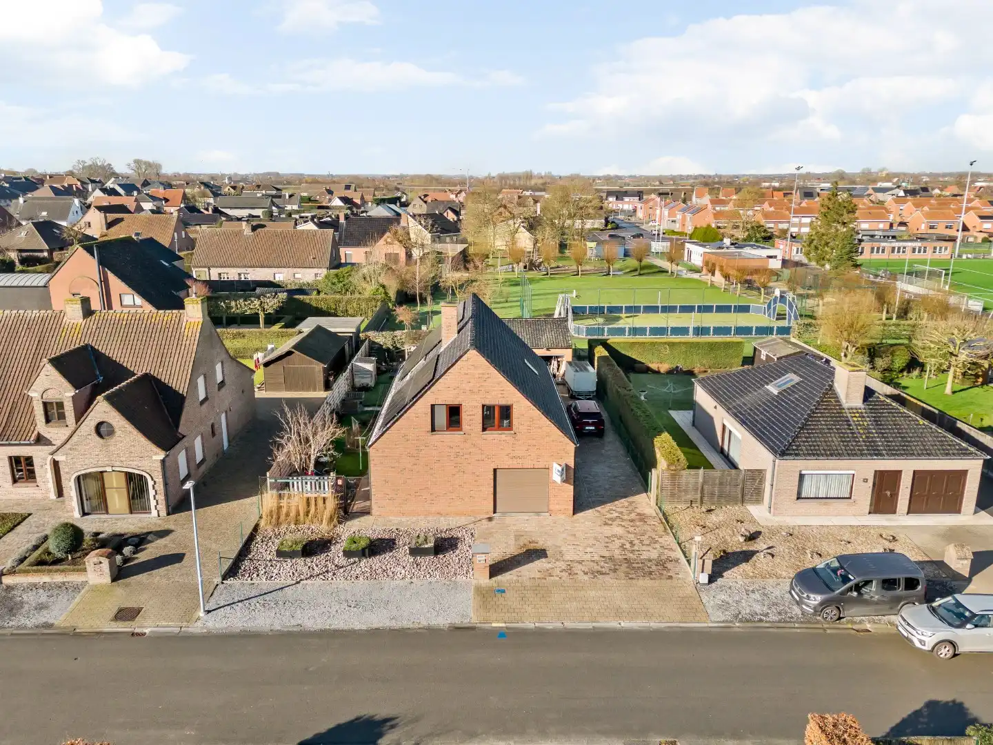 Instapklare woning met 4 slaapkamers, garage en tuin in Sint-Eloois-Winkel (Ledegem) foto 16