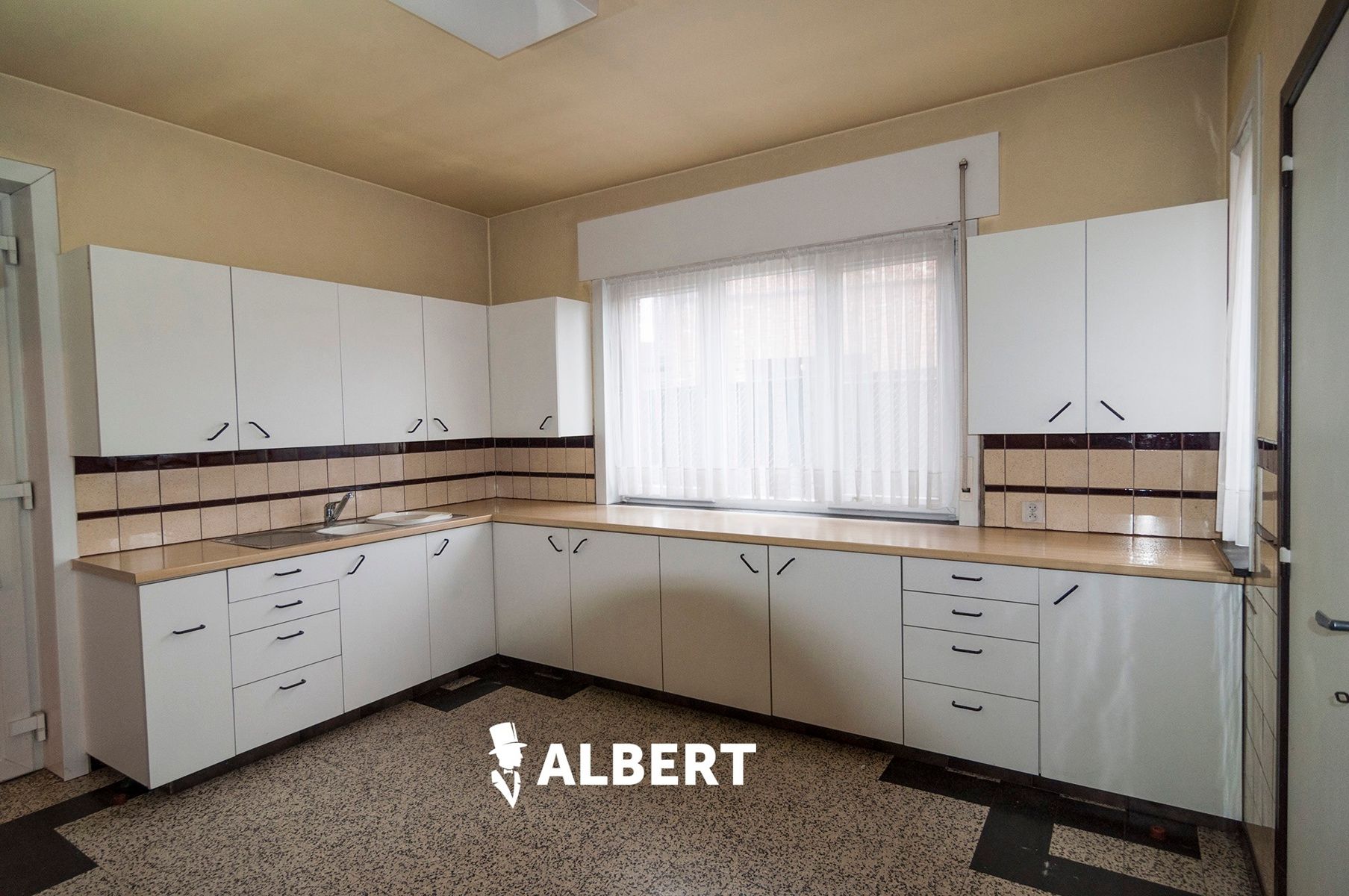Te renoveren woning met grote tuin nabij centrum Diepenbeek! foto 4