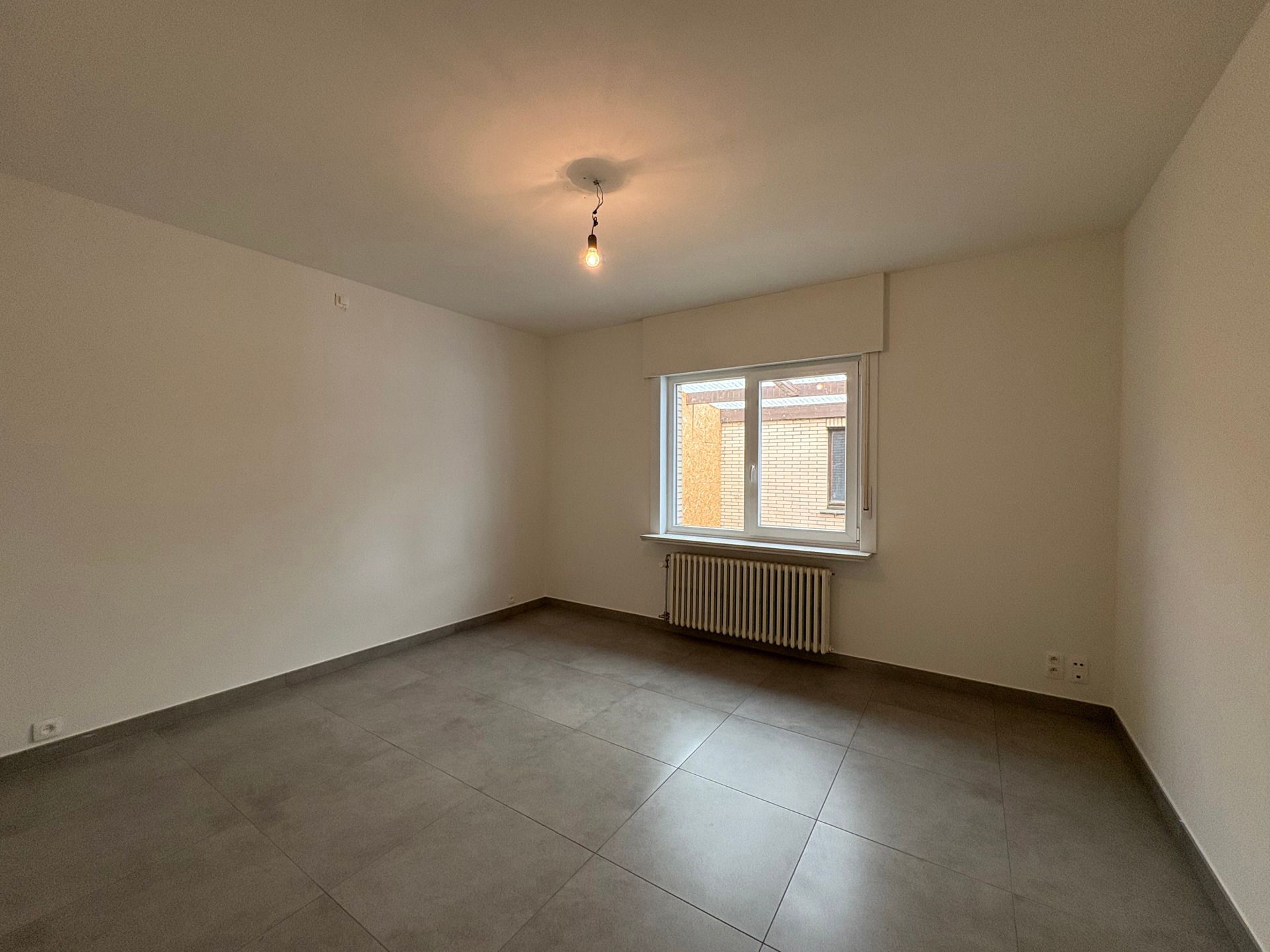 Ruime gerenoveerde woning met 5 slpks in centrum Ouwegem foto 12
