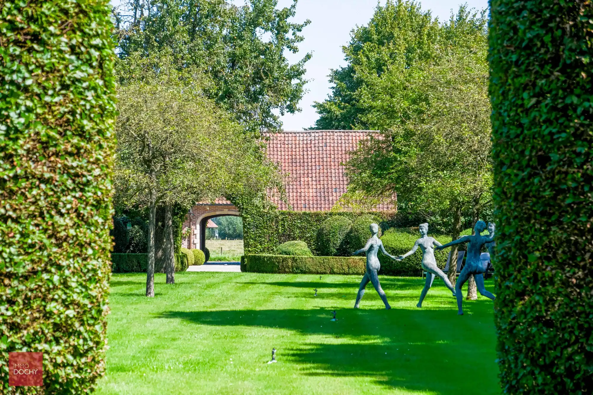 Ruim villa-landhuis met zwembad en poolhouse foto 17