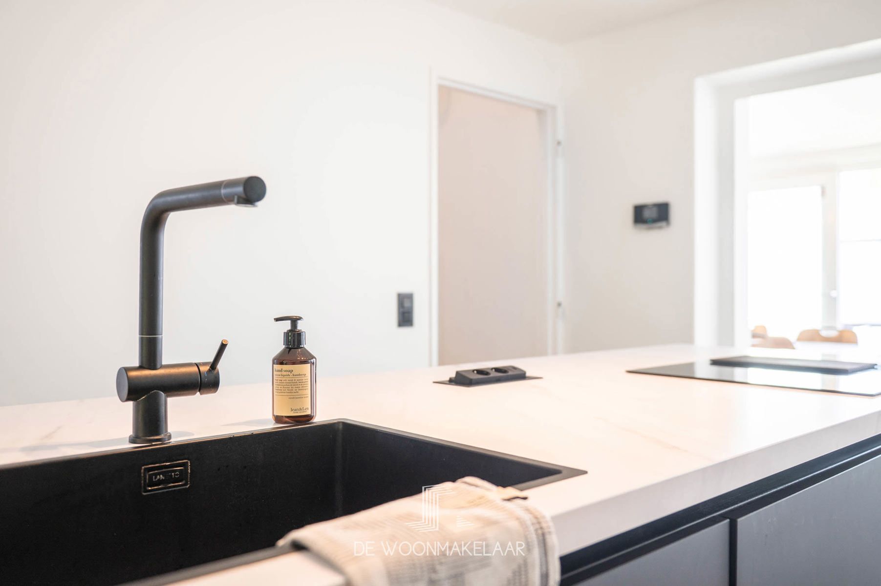 Instapklare hoekwoning met 3 slaapkamers, garage en tuin foto 6