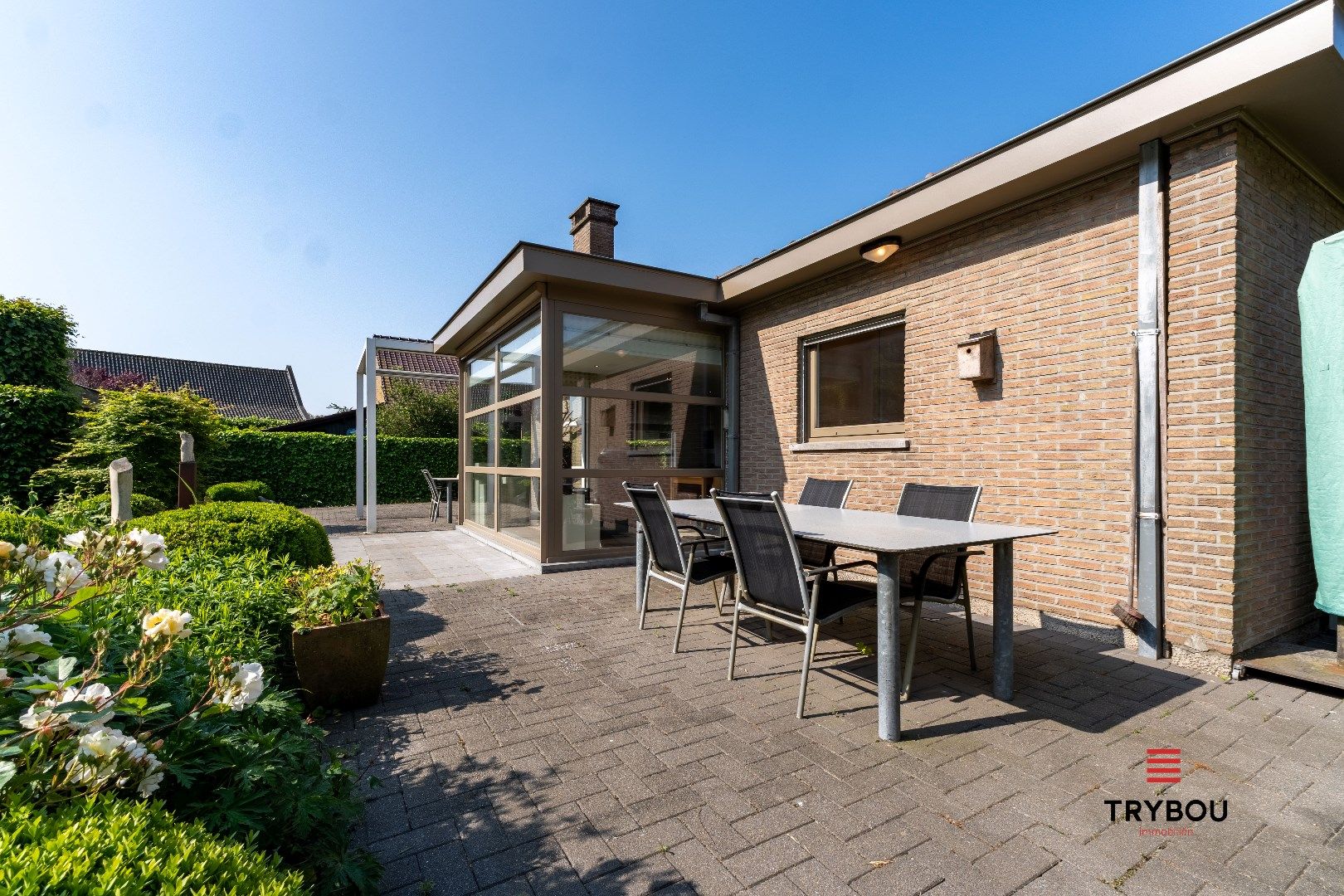 Unieke villa met atelier, aangelegde tuin en artistieke ziel foto 23