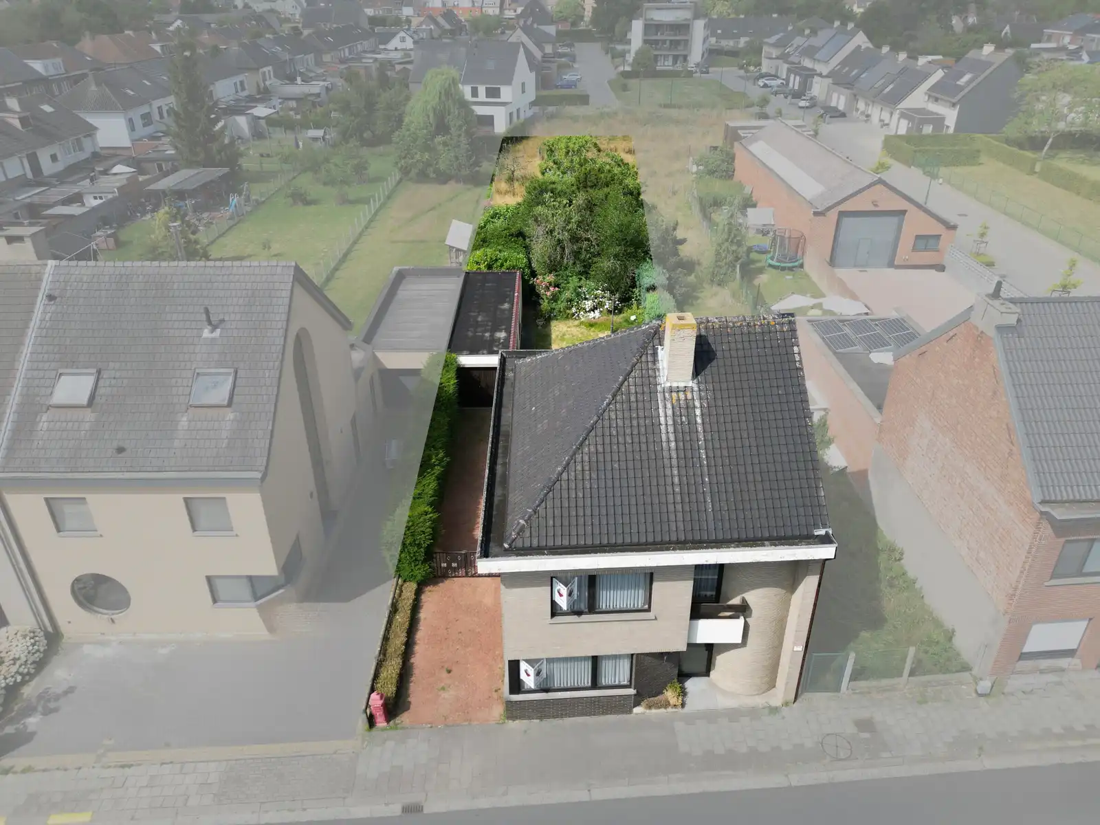 Hoofdfoto van de publicatie: Stevige gezinswoning met 2 SLPK, Garage én Tuin!