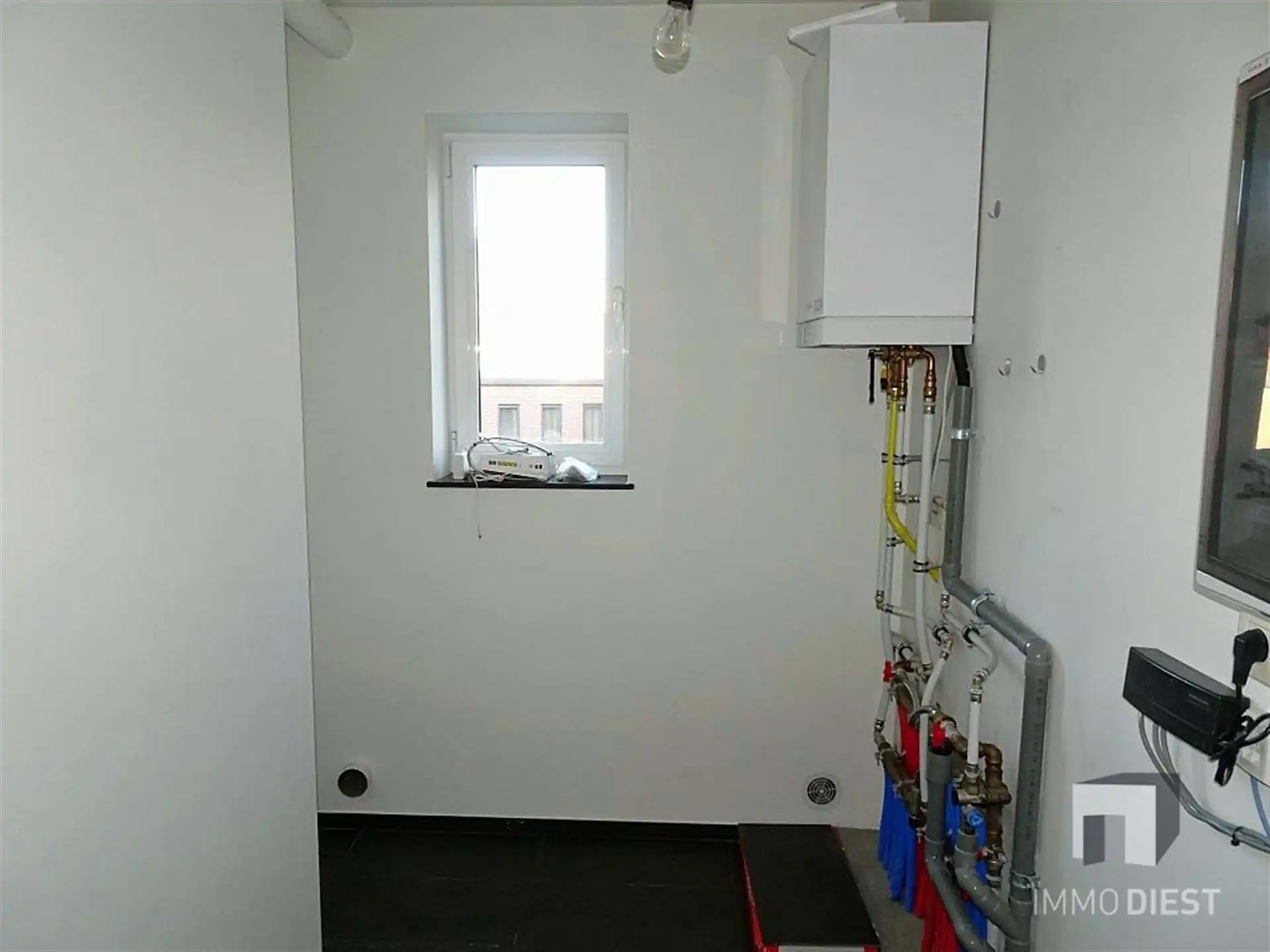Prachtig ruim appartement met veel lichtinval bestaande uit twee slaapkamers, terras, ondergrondse staanplaats in het centrum van Halen. foto 15