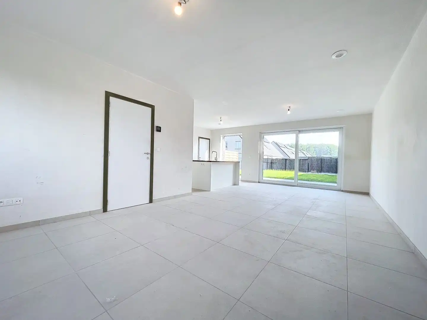 Recnte woning met 3 slaapkamers en parkeerplaats foto 2