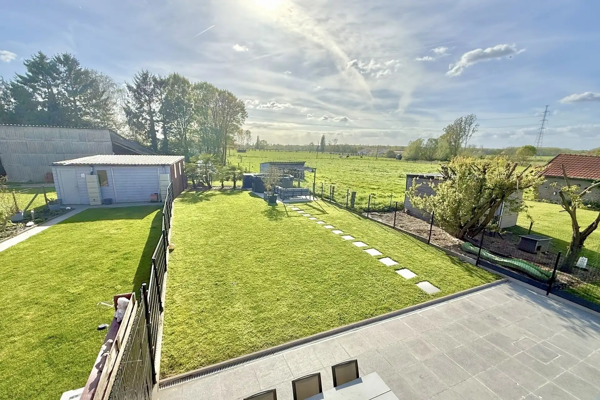Grote instapklare woning (333m²),  landelijke ligging  foto 2