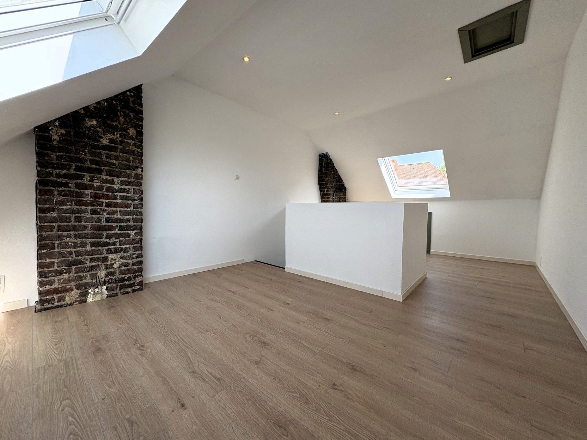 Leuk gerenoveerde woning met 3 slaapkamers foto 12
