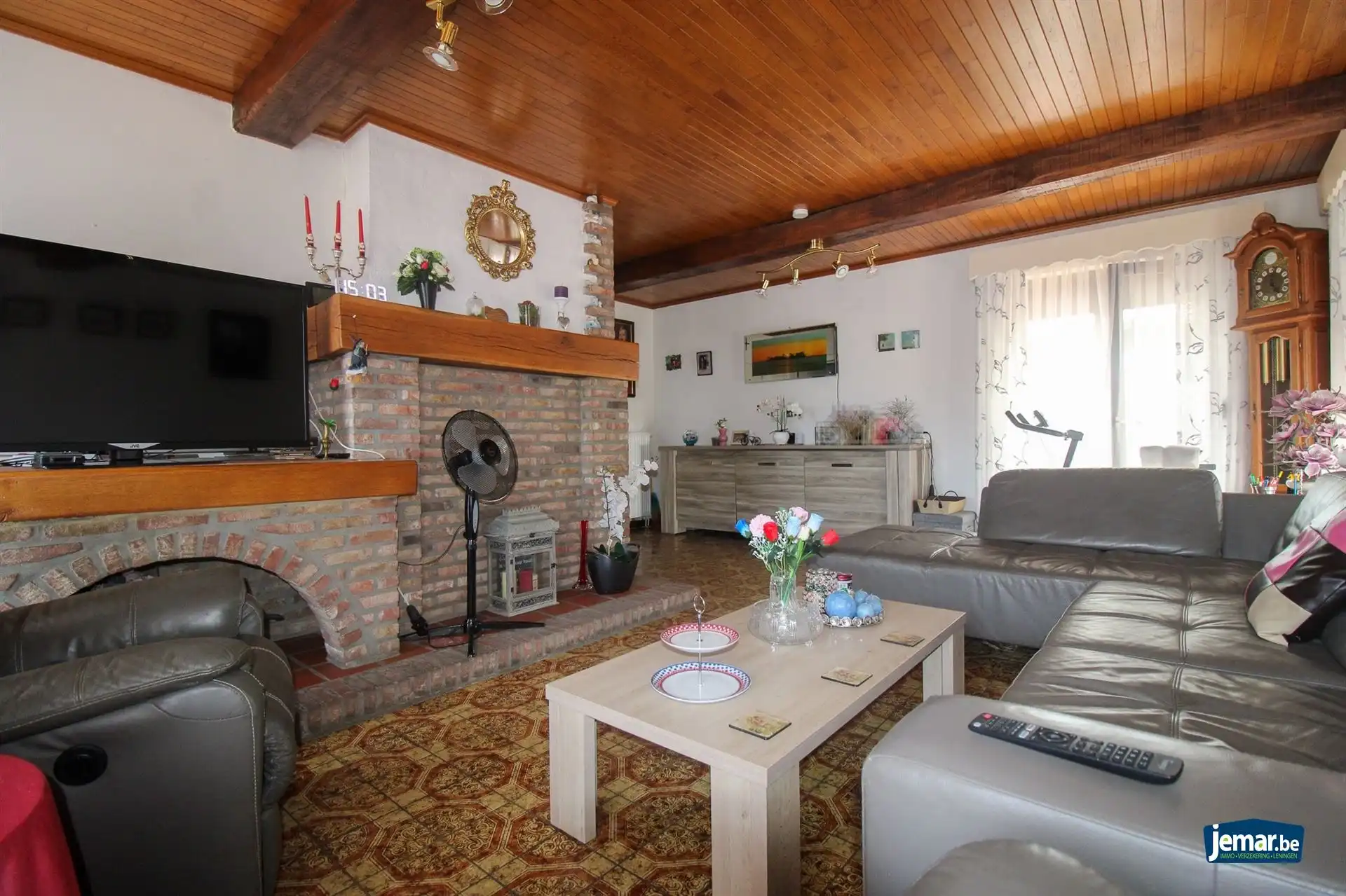 Vrijstaande gezinswoning met 4 slaapkamers, ruime kelder en garage, zonnepanelen mét certificaten en tuin op een vlot bereikbare toplocatie in Maasmechelen! foto 4