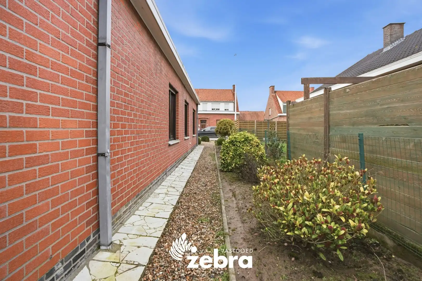 Op te frissen open bebouwing met zonnige tuin in Moorslede! foto 24