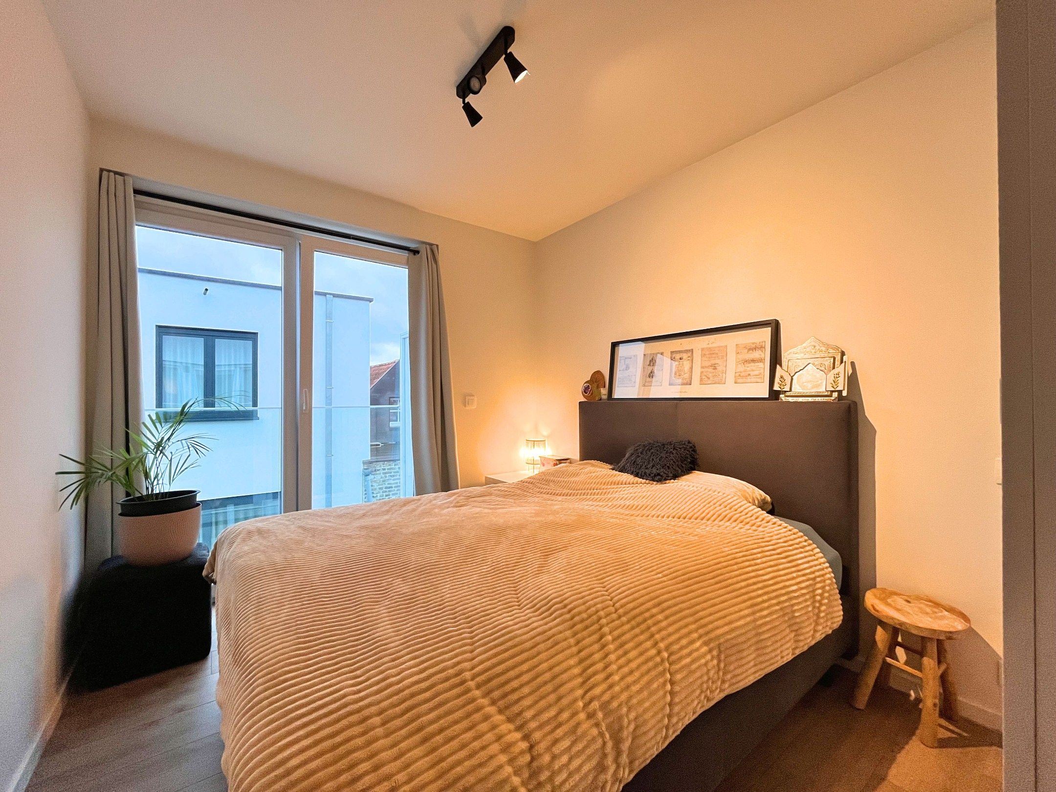 Leuk vernieuwd appartement met 2 slaapkamers te Knokke  foto 9