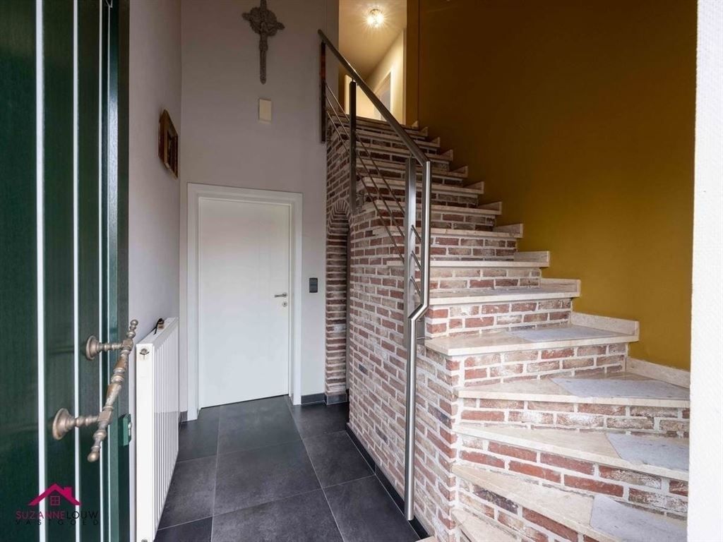 Stijlvolle vrijstaande woning met ruimte voor vrij beroep, garage en verwarmd zwembad op ruim perceel foto 12