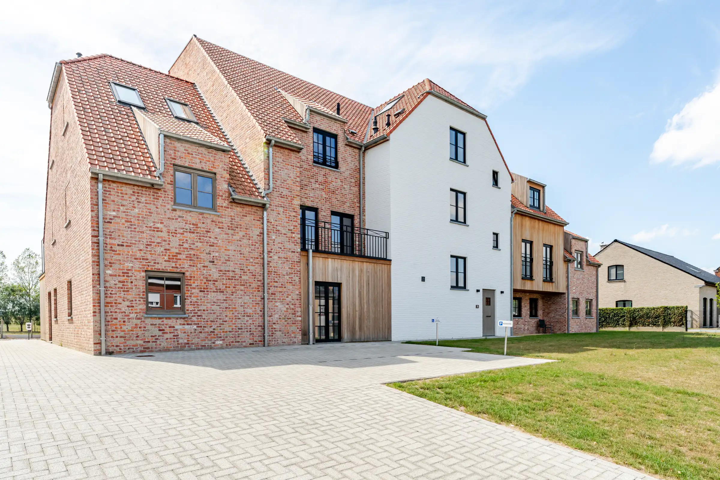 Ruim villa-appartement met 3 slaapkamers en terras foto 17