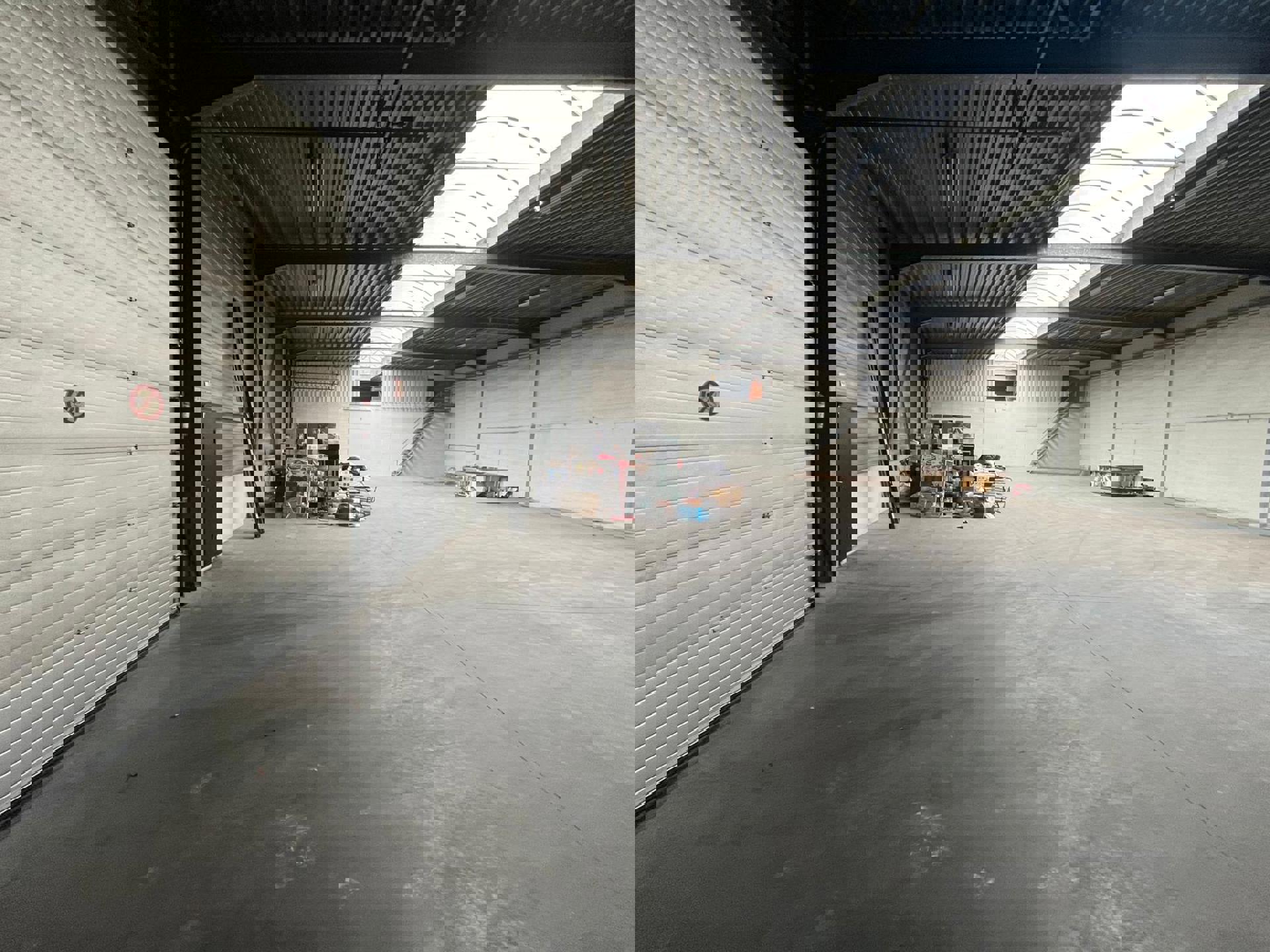 Kontich: magazijn met mezzanine en kantoorruimte foto 2