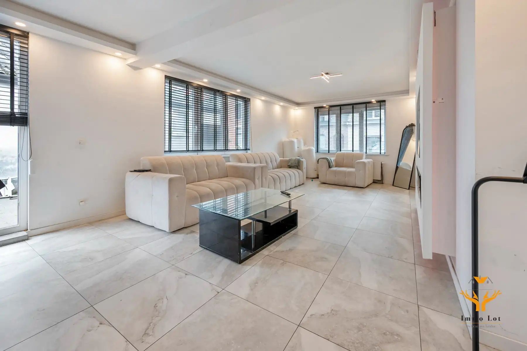 Woning met toonzaal, magazijn en garages te Hamme foto 15