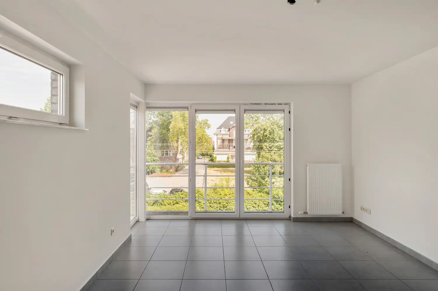TE KOOP | Instapklaar appartement nabij het station van Geel. foto 2