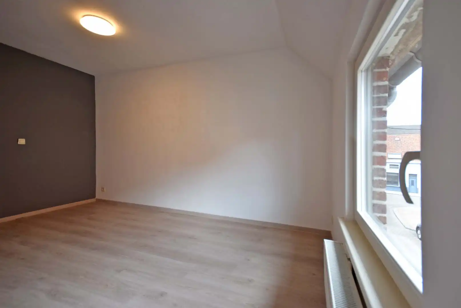GEZELLIGE VOLLEDIG GERENOVEERDE STADSWONING foto 12