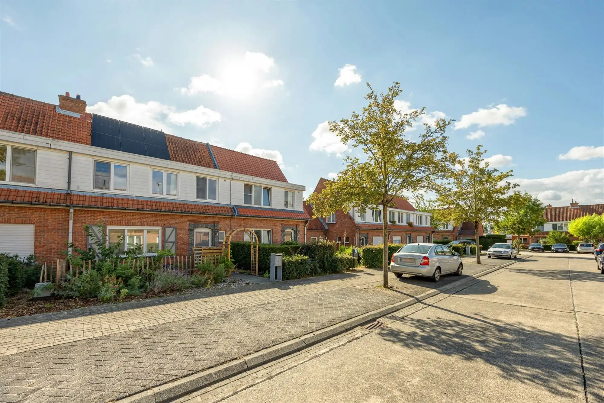 Instapklaar huis met drie slaapkamers en tuin  foto 25