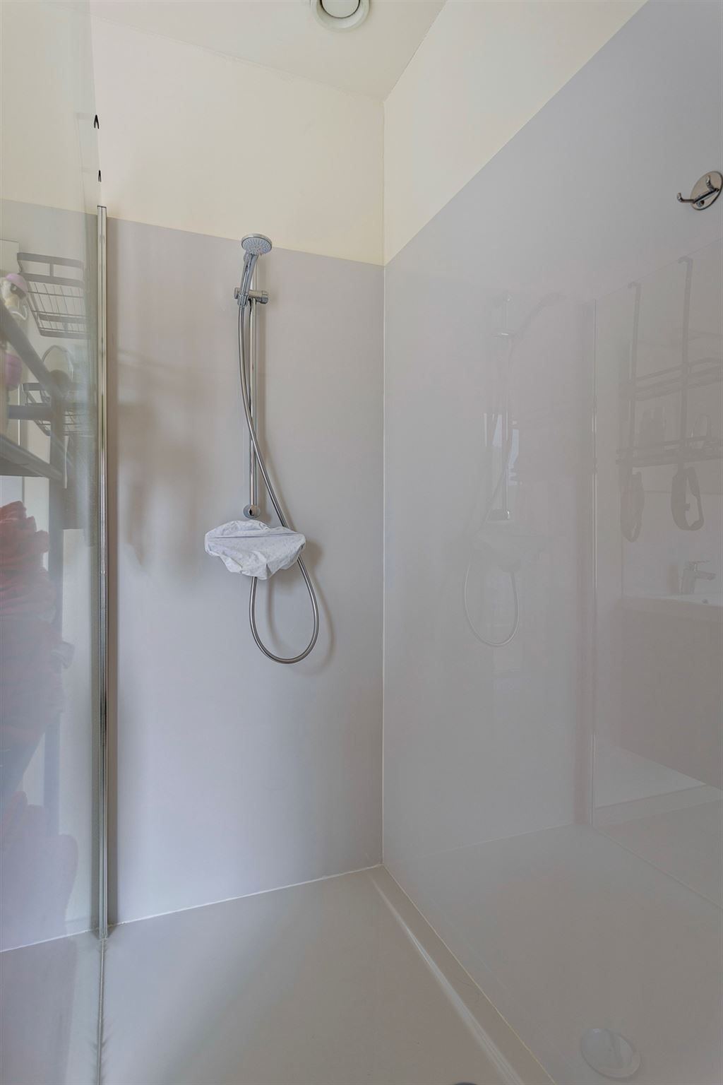 Recent 1-slaapkamer appartement met groot terras foto 14