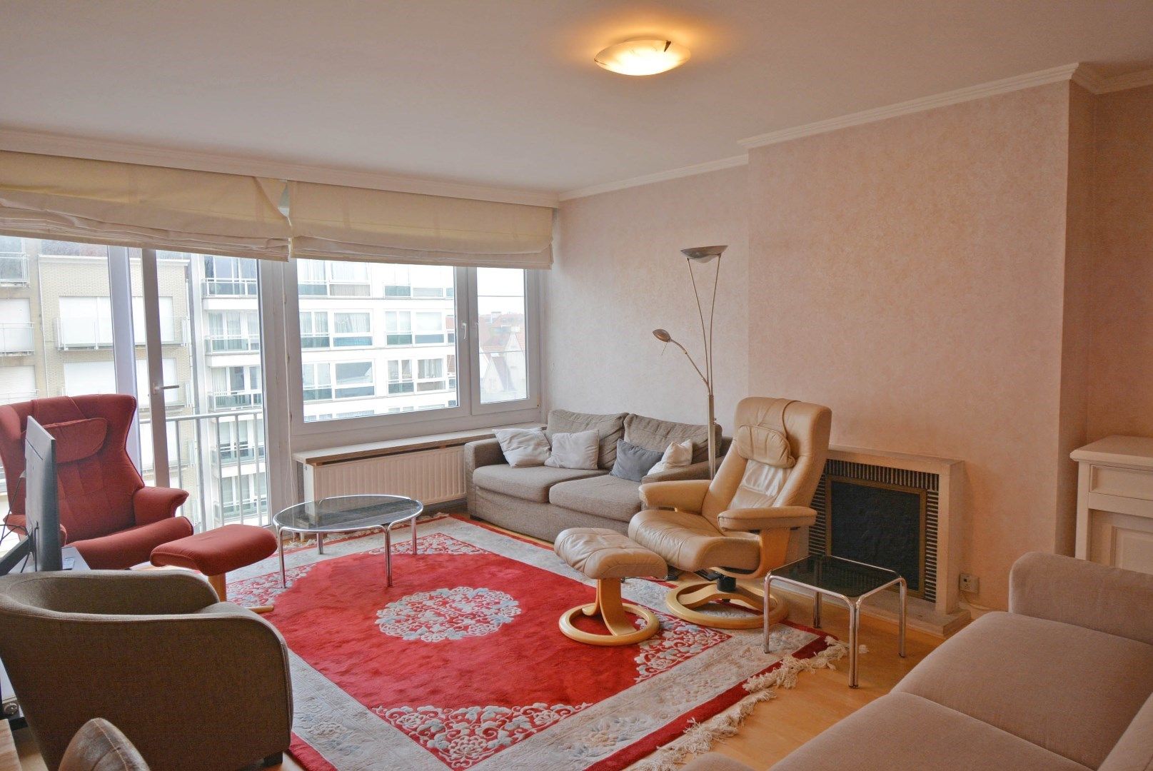 Te renoveren appartement met zijdelings zeezicht vlakbij het Casino foto 3