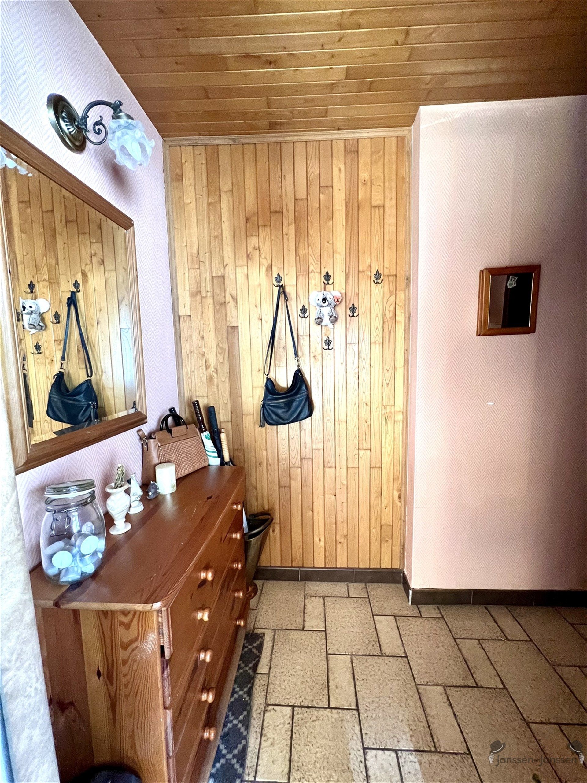 Te renoveren woning met 3 slaapkamers & tuin foto 2