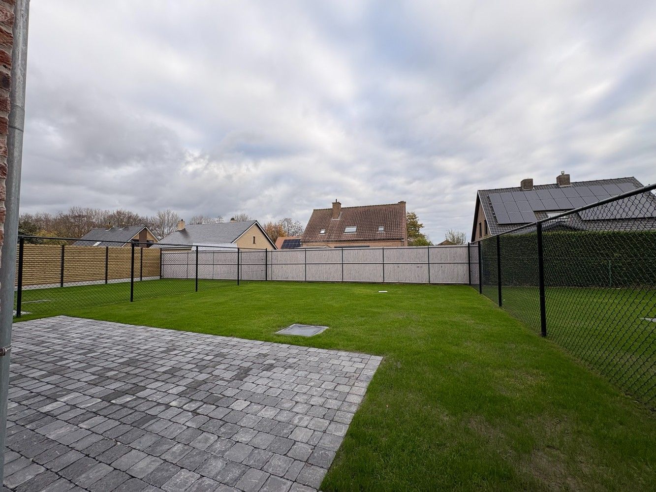 Nieuwbouwwoning met drie slaapkamers + carport foto 13