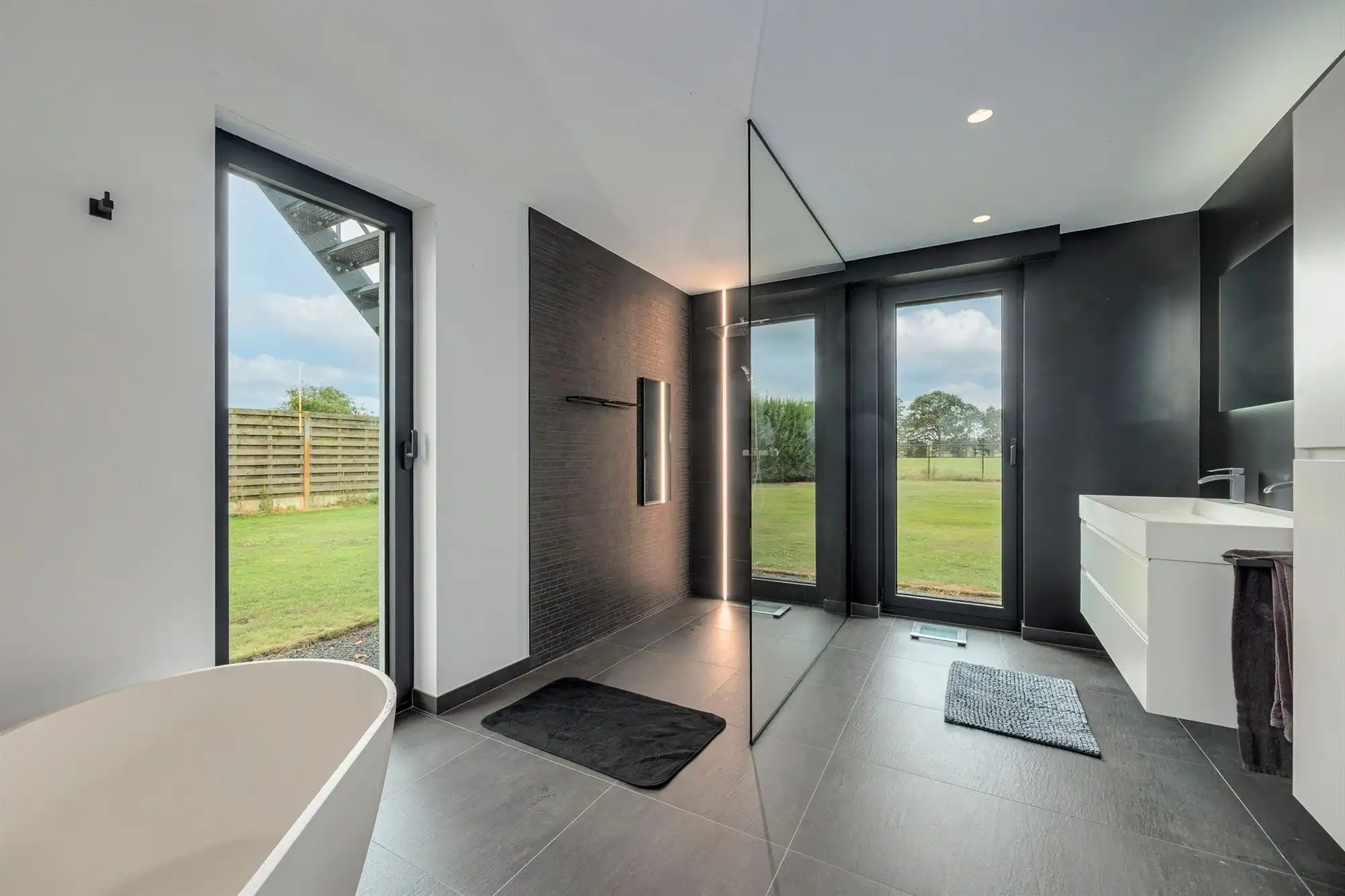 Exclusieve villa met 4 slaapkamers, 4 badkamers en luxueuze multifunctionele kelder op een toplocatie in Kalmthout! foto 17