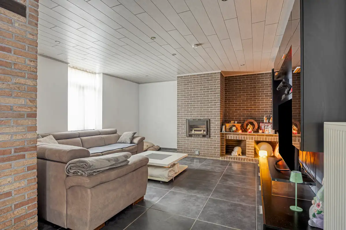 Gerenoveerde woning op een perceel van 94are foto 3