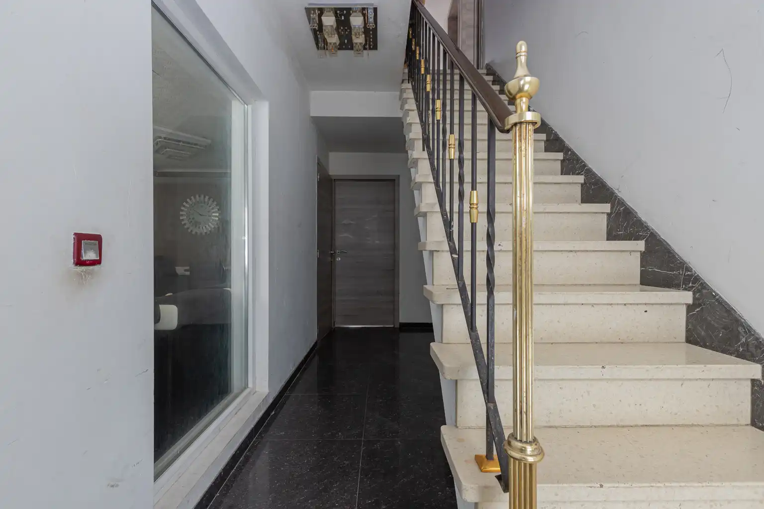 Goed gelegen gezinswoning met 5slpk in Opwijk centrum! foto 2